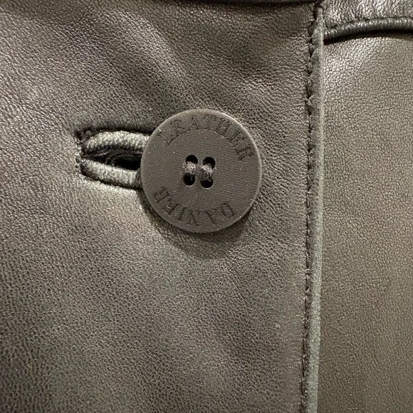 Danier Black Leather *buttery smooth* Button-Front Car Coat (12-14 | L) - Picture 6 of 9